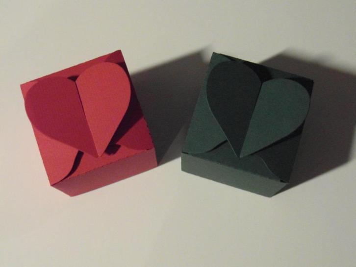 Cadeau doosjes van karton met als sluiting een hartje, Hobby en Vrije tijd, Feestartikelen, Nieuw, Feestartikel, Overige, Ophalen of Verzenden