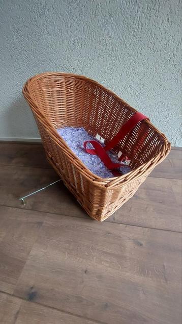 Fietsmand voor hond beschikbaar voor biedingen