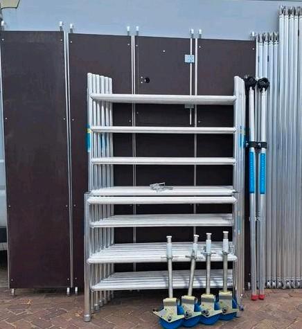 Te koop nieuwe rolsteiger Werkhoogte 8.20 meter 4 vloeren, Doe-het-zelf en Verbouw, Steigers, Zo goed als nieuw, Rolsteiger of Kamersteiger