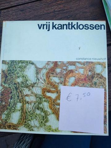 Vrij kantklossen  beschikbaar voor biedingen