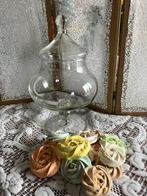 Glazen stolp /  Bonbonnière met 14 sier /  gebakjes koekjes, Ophalen of Verzenden