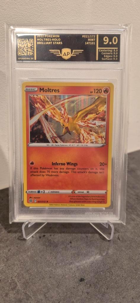 Moltres Holo Brilliant Stars - AP Grading 9.0, Hobby en Vrije tijd, Verzamelkaartspellen | Pokémon, Zo goed als nieuw, Losse kaart