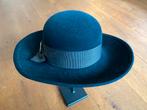 Zwart vilten ronde hoed. 55,5 cm., Flechet Paris, 55 cm (S, 6⅞ inch) of minder, Hoed, Ophalen of Verzenden