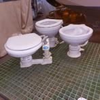 2x toiletten boot electrisch toilet, Watersport en Boten, Ophalen, Kombuis en Sanitair