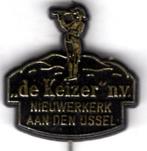 de Keizer M.V. zwart plastic dranken speldje ( N_146 ), Verzamelen, Speldjes, Pins en Buttons, Verzenden, Zo goed als nieuw, Transport