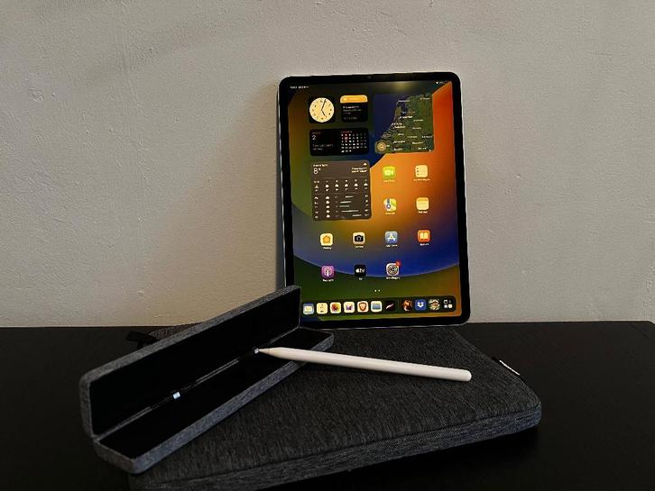 iPad Pro 12.9” (2021) 256GB + Pencil + Tomtoc case & pouch, Computers en Software, Apple iPads, Zo goed als nieuw, Apple iPad