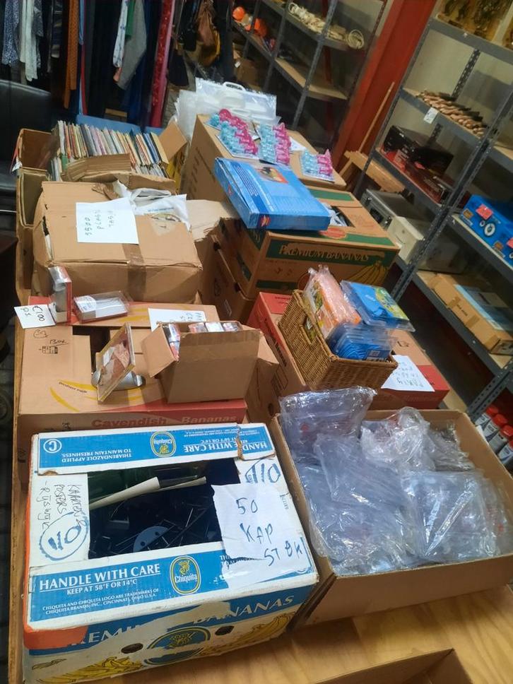 GROTE PARTIJ MARKTHANDEL NIEUW EN TWEEDEHANDS, Diversen, Rommelmarktspullen, Zo goed als nieuw, Ophalen