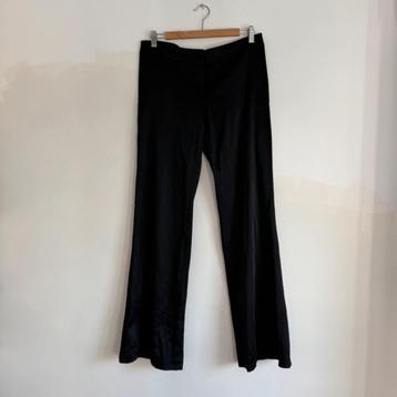 Zwarte satijnen wijde broek maat 42 beschikbaar voor biedingen