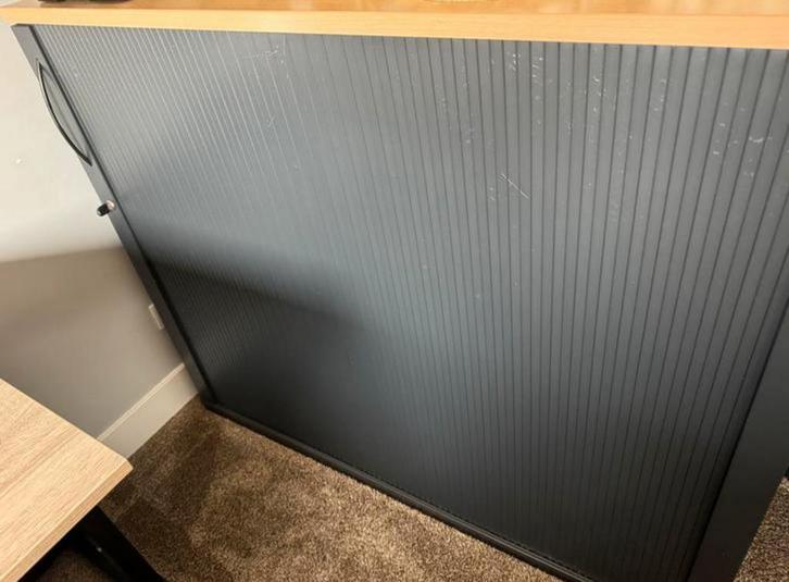 Zwarte Archiefkast - Afsluitbaar & Ruim, Huis en Inrichting, Kasten | Roldeurkasten en Archiefkasten, Gebruikt, 100 tot 150 cm