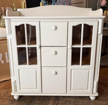 Oude commode in brocante stijl, beige hoge ladecommode VdlM beschikbaar voor biedingen
