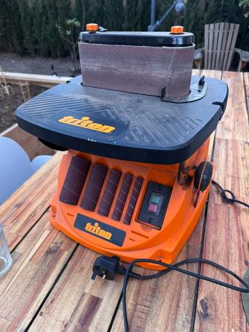 Triton band schuurmachine zo goed als nieuw beschikbaar voor biedingen