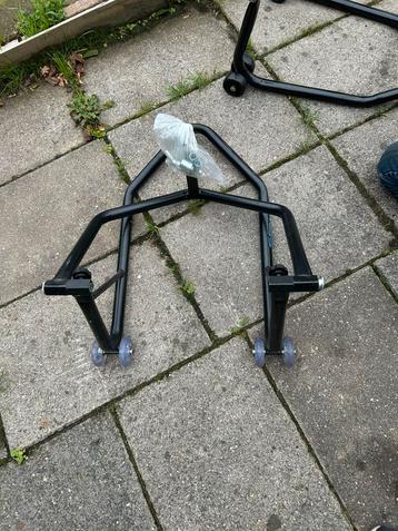 Daytona paddock motor standaards 2x beschikbaar voor biedingen