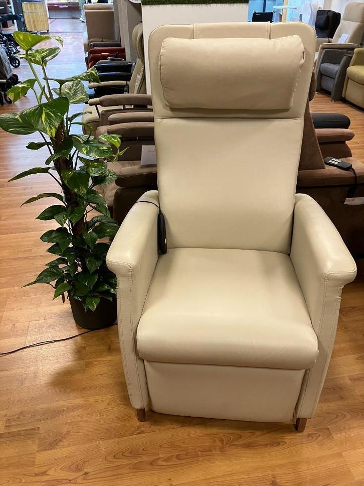 Sta op stoel Relaxfauteuil Fitform soepel leer met garantie, Huis en Inrichting, Fauteuils, Zo goed als nieuw, Leer, 50 tot 75 cm