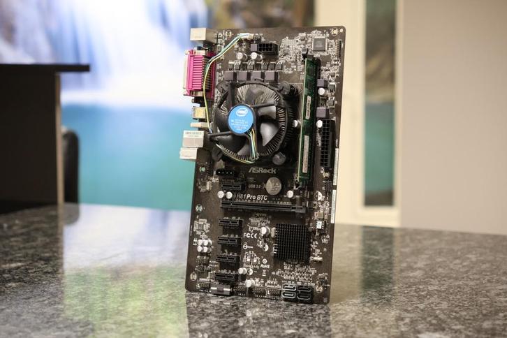 ASRock H81 Pro BTC R2.0 - Pentium G3260 / 8GB RAM + Cooler, Computers en Software, Moederborden, Gebruikt, Intel, DDR3, Ophalen of Verzenden
