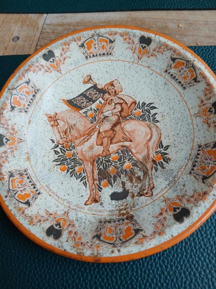 Emaille bord Wilhelmina 40 jaar regeringsjubileum 1938, Antiek en Kunst, Antiek | Schalen, Ophalen of Verzenden