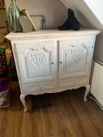 Landelijke kast met leeuwenpootjes, Ophalen