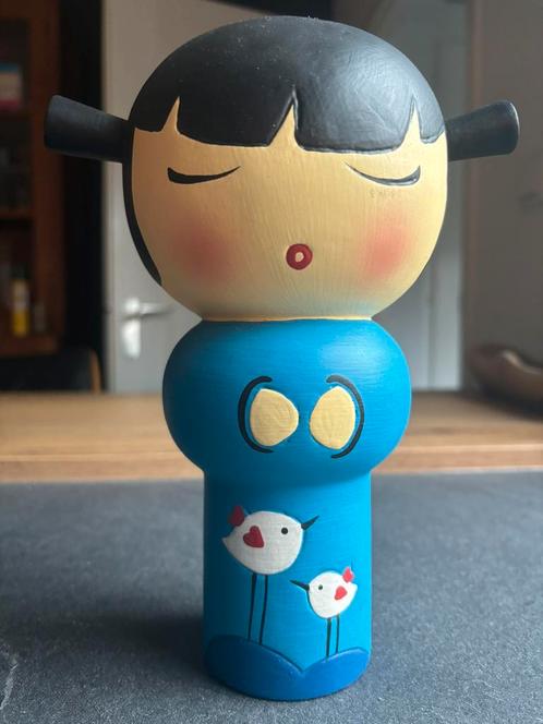 Grote gave blauwe Momiji pop, 22 cm, Verzamelen, Poppetjes en Figuurtjes, Zo goed als nieuw, Ophalen of Verzenden