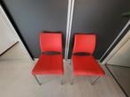 Twee fris rode, strakke eetkamerstoelen, Huis en Inrichting, Stoelen, Ophalen of Verzenden, Gebruikt, Rood