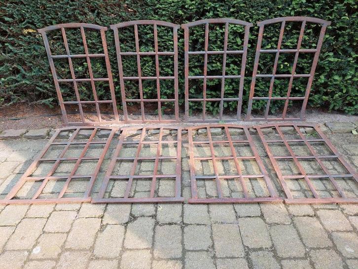 Acht stuks 12 vaks gietijzeren stalramen, Doe-het-zelf en Verbouw, Glas en Ramen, Zo goed als nieuw, Gevelraam of Ruit, Minder dan 80 cm