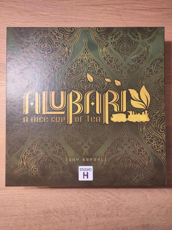 Alubari - A Nice Cup of Tea (Studio H), Hobby en Vrije tijd, Gezelschapsspellen | Bordspellen, Zo goed als nieuw, Een of twee spelers
