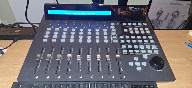 Icon Qcon g2, Muziek en Instrumenten, Mengpanelen, Zo goed als nieuw, 20 kanalen of meer, Ophalen