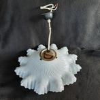 Art Deco lamp / roklamp Frans in wit, geschulpt glas, Antiek en Kunst, Antiek | Lampen, Ophalen