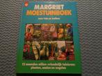 Margriet Moestuinboek  met biologische zaaikalender, Ophalen of Verzenden, Moestuin, Zo goed als nieuw