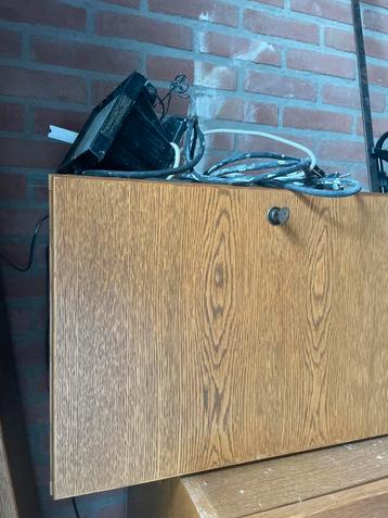 Gratis Houten Kast & Planken beschikbaar voor biedingen