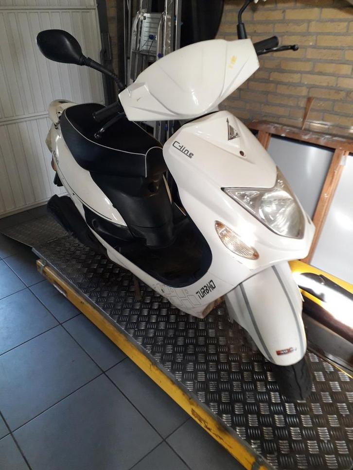 Turbho cs50 4takt scooter, Fietsen en Brommers, Scooters | SYM, Zo goed als nieuw, Overige modellen, Maximaal 25 km/u, Benzine