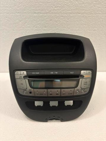 Originele Peugeot 107 radio met omlijsting zeer nette staat beschikbaar voor biedingen