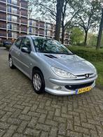 Peugeot 206 - 5 deurs | 2200,- euro met APK tot 2025, Auto's, Peugeot, Te koop, 4 cilinders, Zilver of Grijs, Benzine