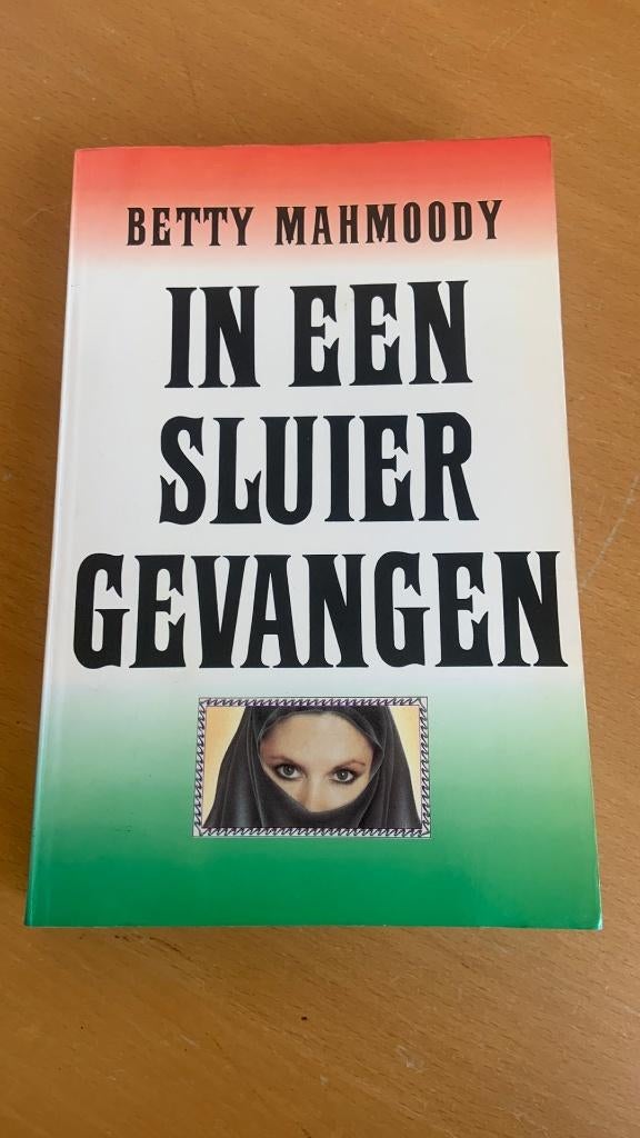 In een sluier gevangen - Betty Mahmoody, Boeken, Ophalen of Verzenden