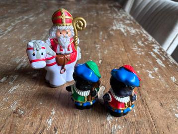 Sint , paard en 2 zwarte pieten  speelfiguren beschikbaar voor biedingen
