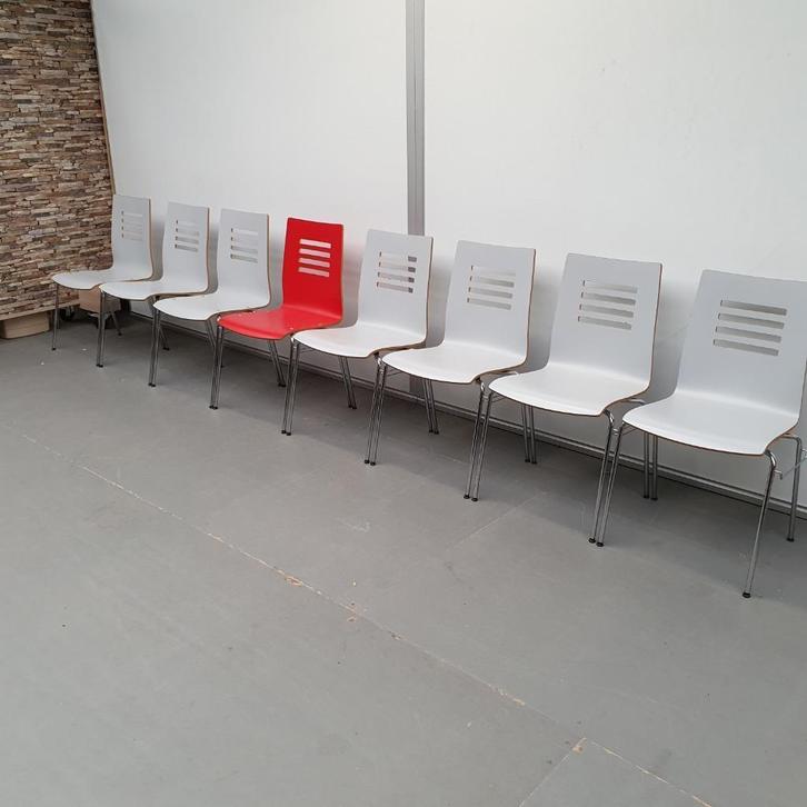 Brunner houten stoel (gebruikerssporen) 7x grijs en 1x rood, Huis en Inrichting, Stoelen, Gebruikt, Vijf, Zes of meer stoelen