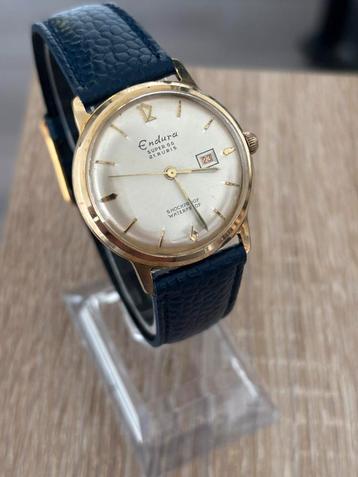 Vintage herenhorloge beschikbaar voor biedingen