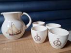 Melkkan met mokken van Jet 'Going for a sail', Huis en Inrichting, Keuken | Servies, Overige typen, Ophalen of Verzenden, Zo goed als nieuw