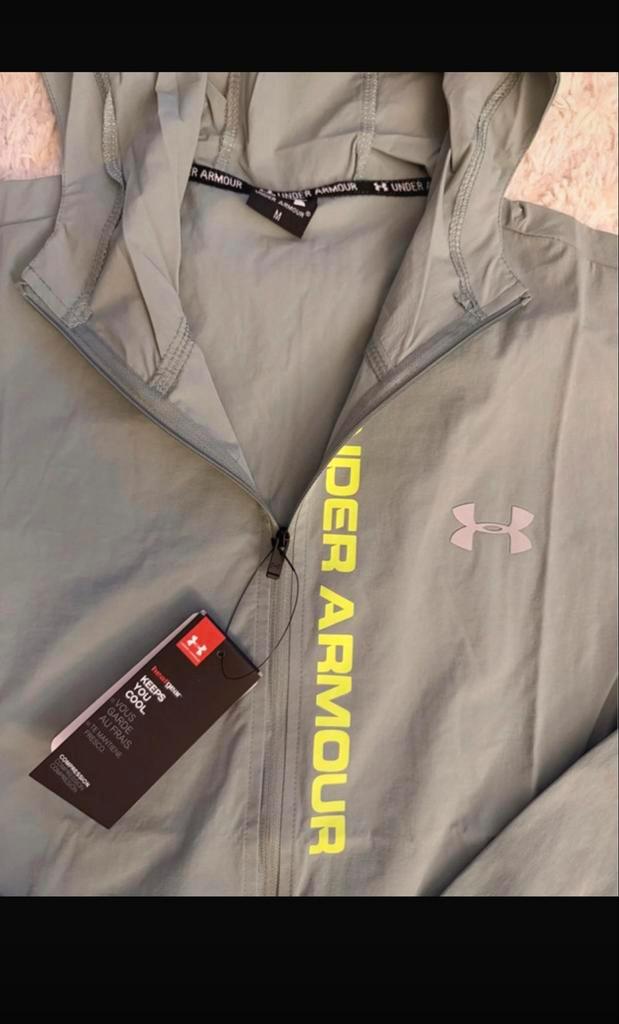 Under Armour Trainingspak - Nieuw!, Kleding | Heren, Sportkleding, Nieuw, Algemeen, Maat 48/50 (M), Overige kleuren, Ophalen of Verzenden