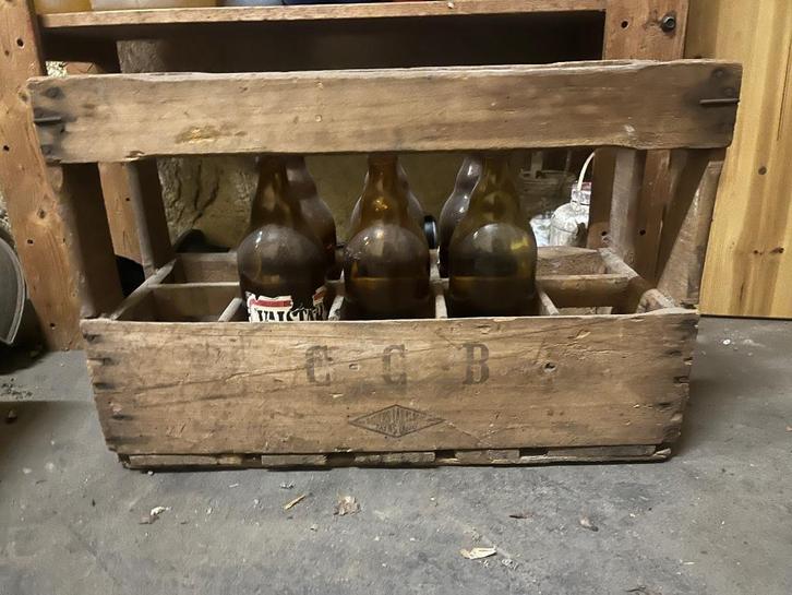 Oude bierkrat met flessen, Antiek en Kunst, Curiosa en Brocante, Ophalen
