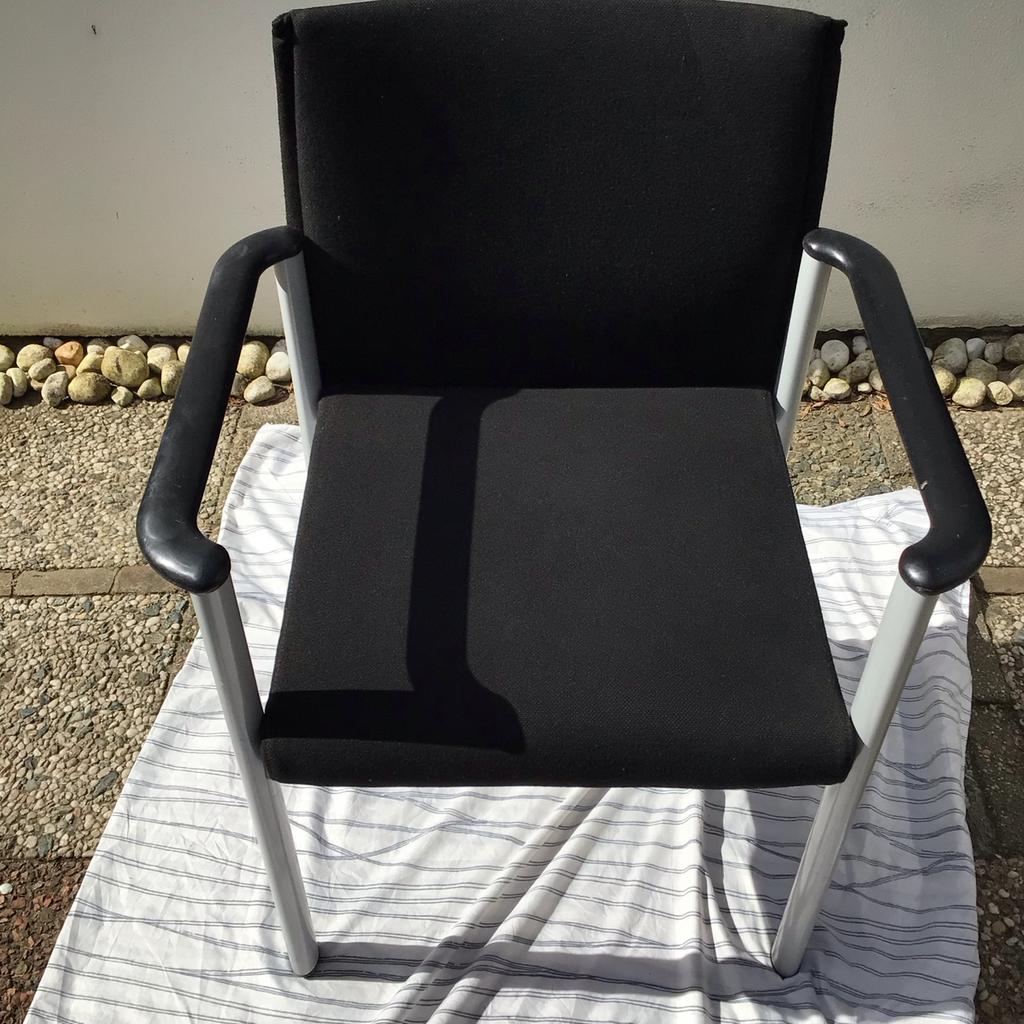 Zwarte stoel met armleuningen, Huis en Inrichting, Gebruikt, Zwart, Ophalen of Verzenden, Eén