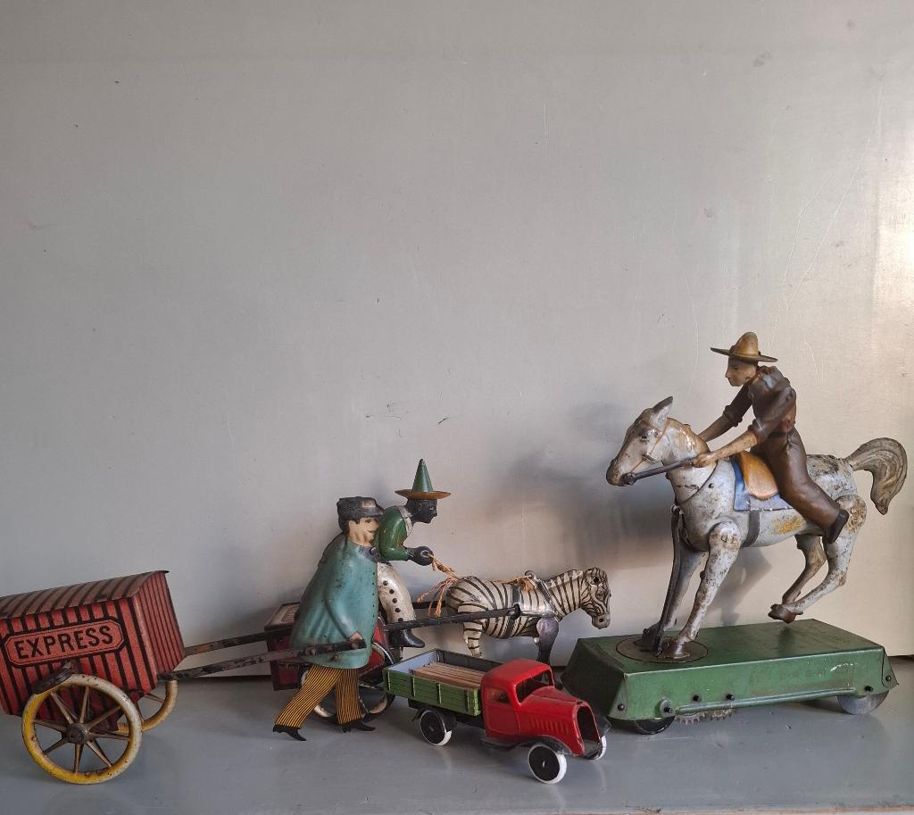 Antiek blikken speelgoed., Verzenden