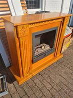 Sfeervolle gelhaard met klassieke ombouw, Ophalen, Gebruikt, Onbekend, Vrijstaande haard