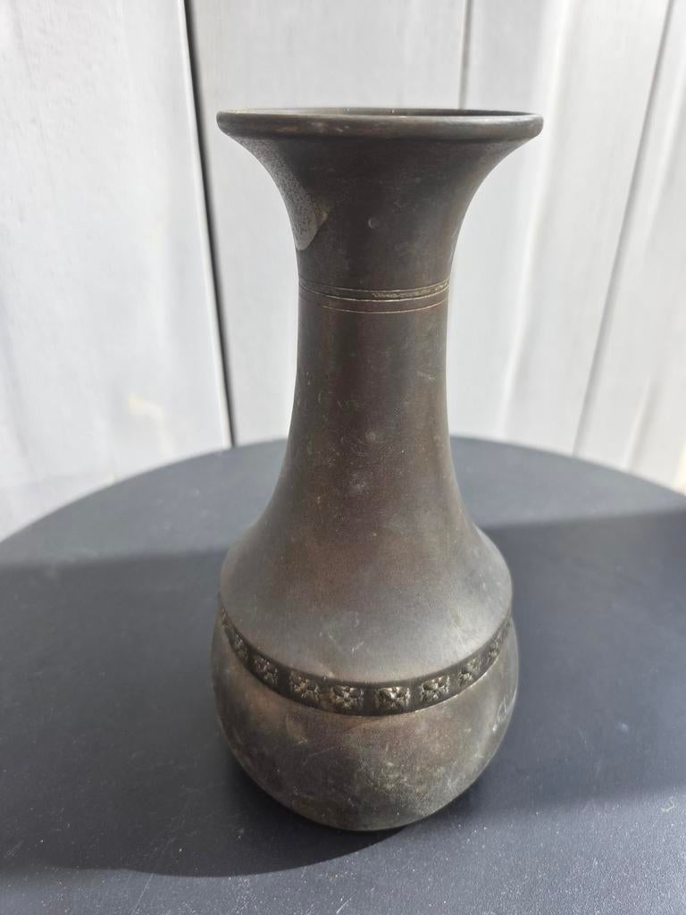 Oude bronzen vaas met reliëf, Antiek en Kunst, Antiek | Vazen, Ophalen of Verzenden