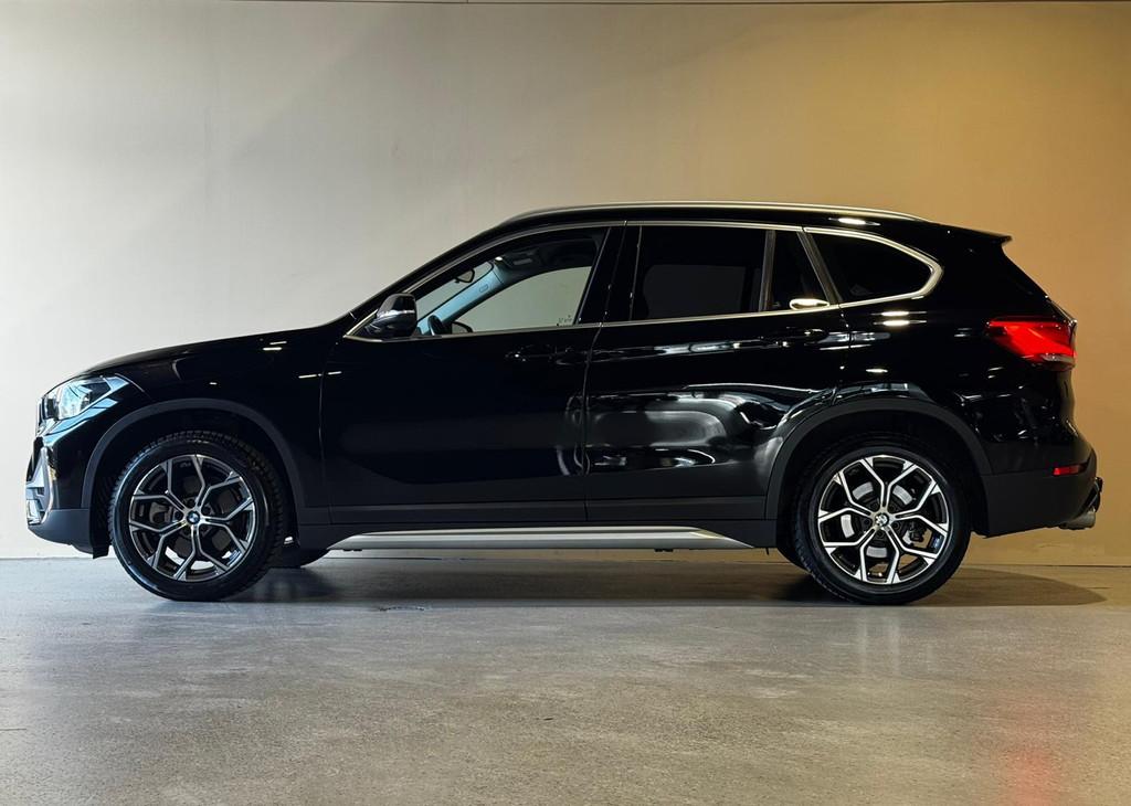 BMW X1 sDrive20i High Executive |Head-Up |Trekhaak |Sfeer |D, Auto's, BMW, 4 cilinders, Leder en Stof, Zwart, Origineel Nederlands