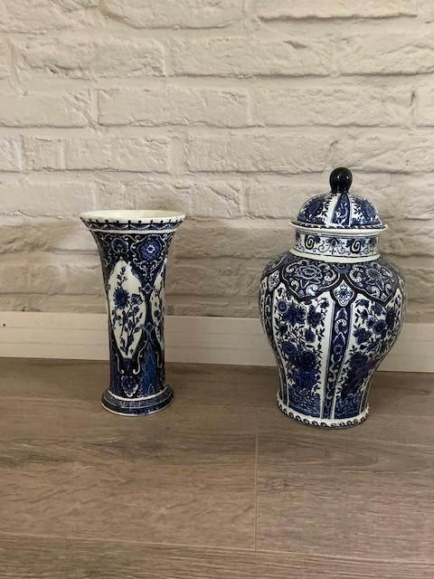 2 vazen Delfts blauw - by Boch, Ophalen of Verzenden