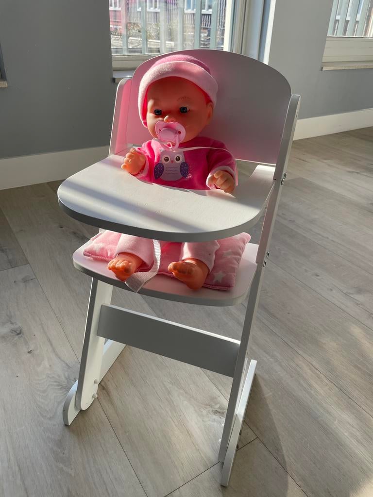 Houten poppenstoel van Howa wit met roze met pop, Ophalen of Verzenden, Zo goed als nieuw, Babypop