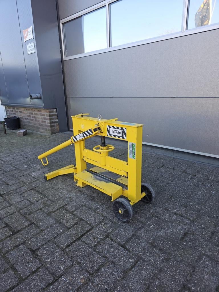 Te huur stenen knipper, Ophalen of Verzenden, Beton, Klinkers