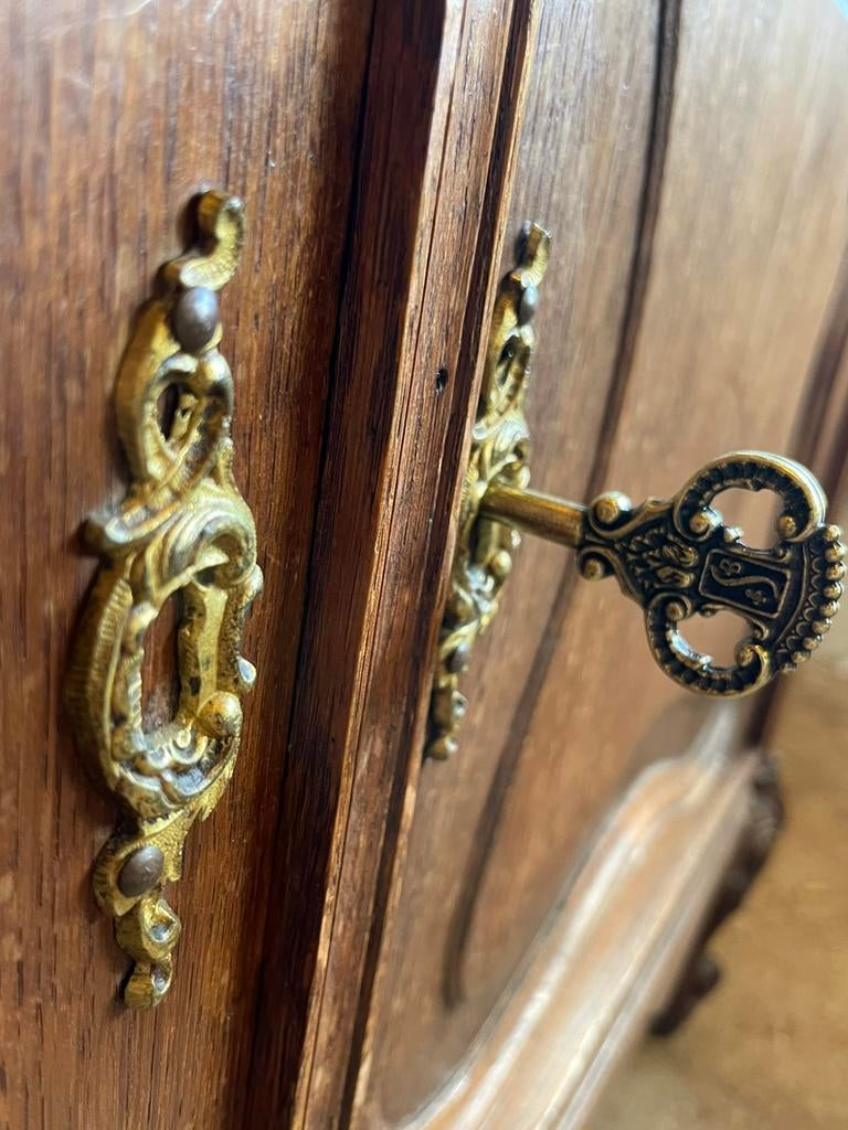 Smal antiek Frans dressoir eik met wit marmeren blad, Ophalen, Gebruikt