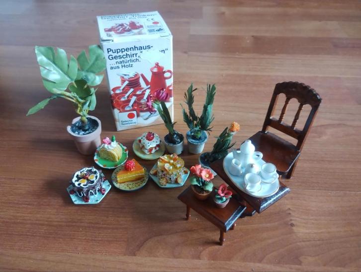 Miniaturen: taartjes, servies, plantjes etc., Verzamelen, Poppen, Zo goed als nieuw, Accessoires, Ophalen of Verzenden
