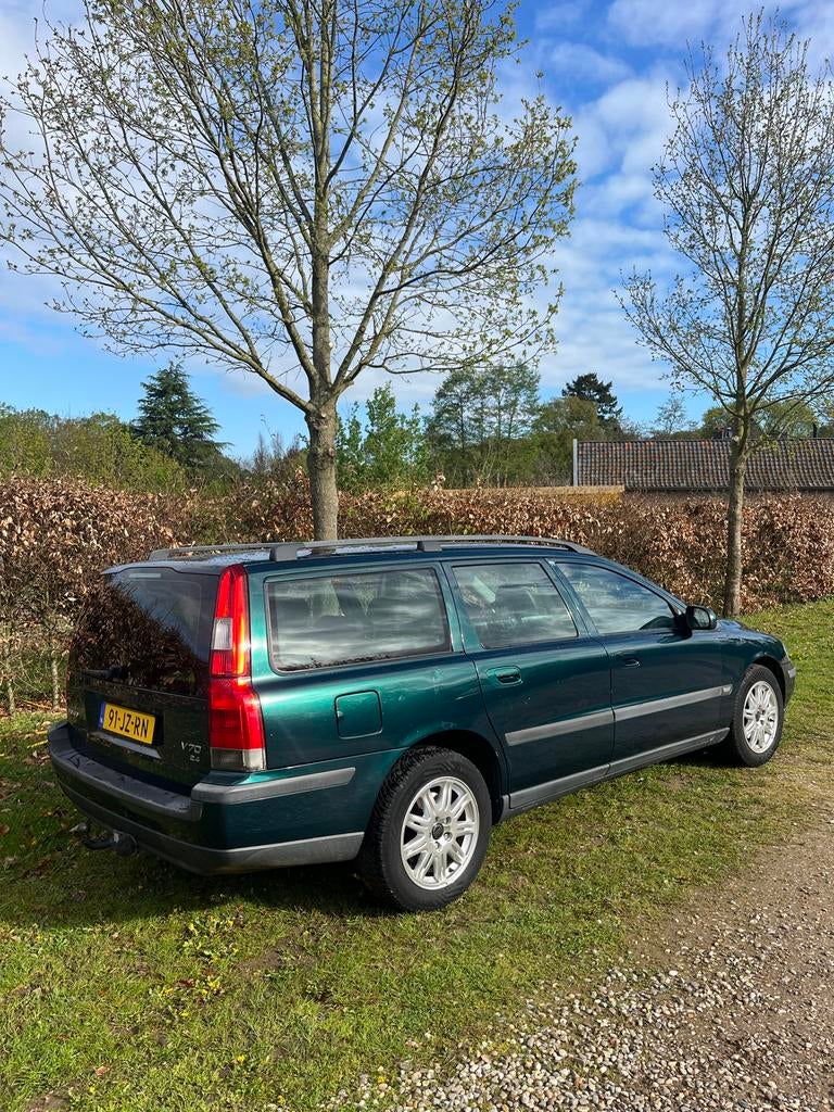 Volvo V70 2.4 170PK AUT 2002 Groen, Auto's, Stof, 1800 kg, USB, 1514 kg