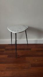 Chique marmer bijzettafeltje (met gietijzeren onderstel), Huis en Inrichting, Tafels | Bijzettafels, Minder dan 55 cm, Rond, Zo goed als nieuw